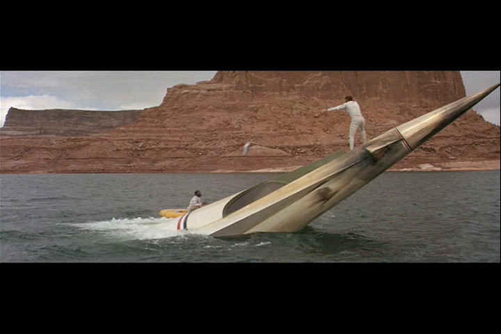 abandoning ship1.jpg (26242 bytes)